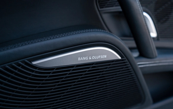 Audi R8 cena 528000 przebieg: 42000, rok produkcji 2017 z Janikowo małe 277